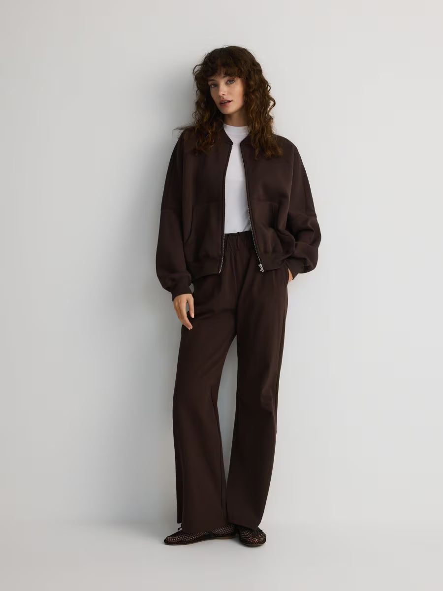 Pantaloni da jogging svasati