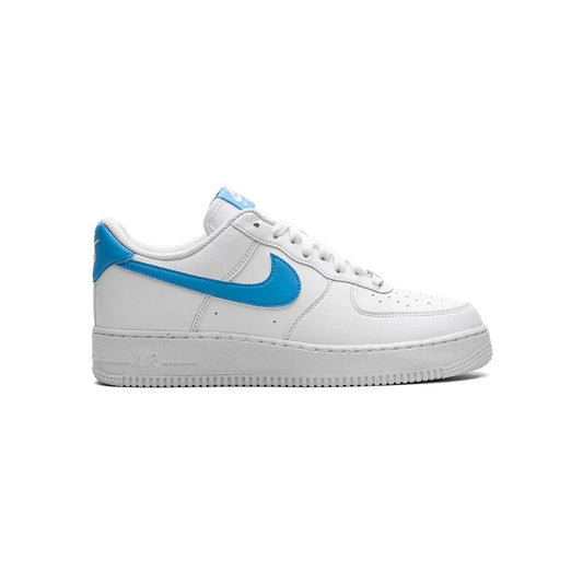 Nike Air Force 1 Low Bianco con Swoosh Azzurro Next Nature