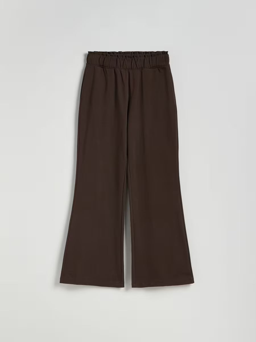 Pantaloni da jogging svasati