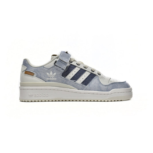 Sneakers Adidas Forum Low x Quiccs in Denim Effetto Lavato Blu Bianco