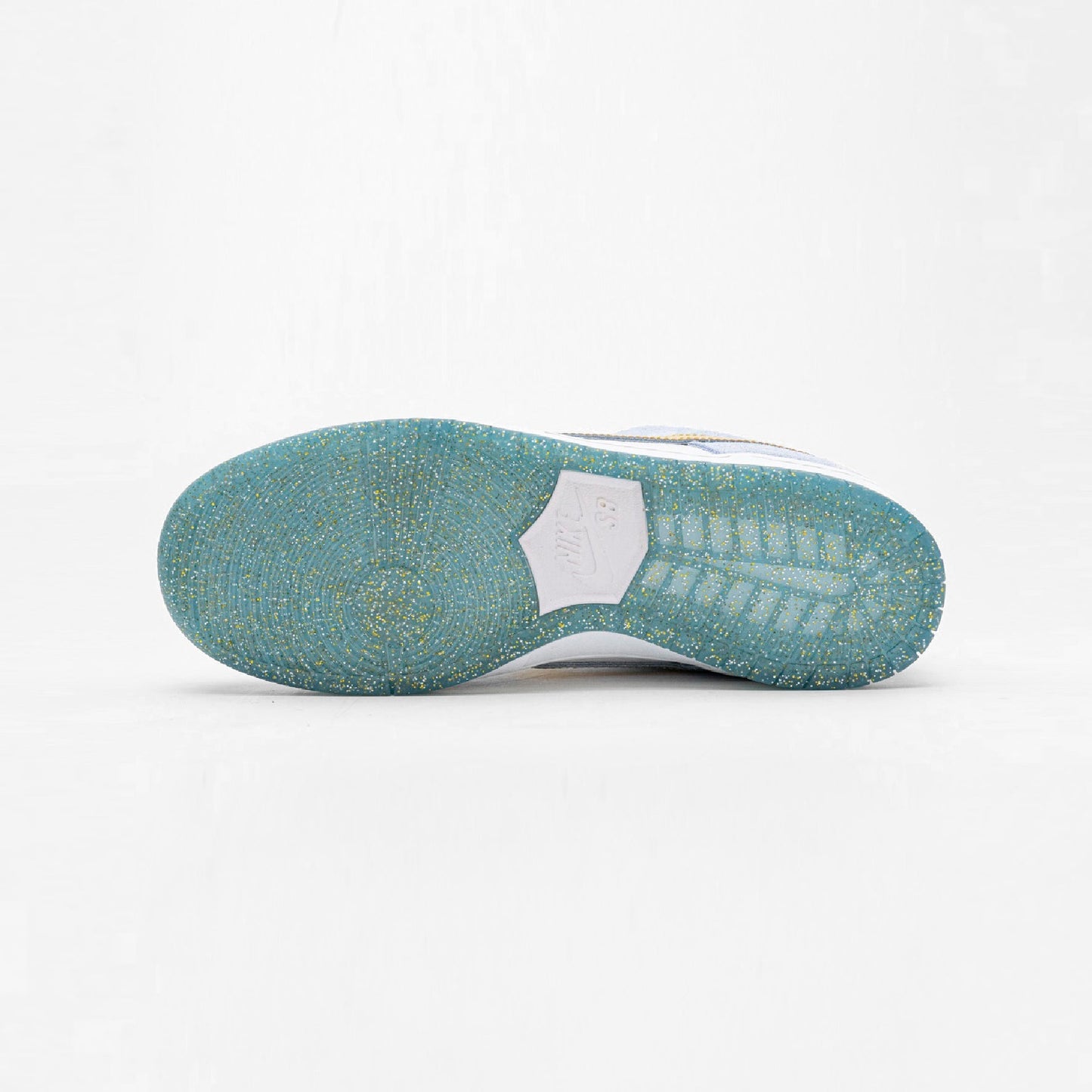 Nike Dunk Low SB Bianca e Azzurra con Dettagli Oro Sean Cliver Uomo
