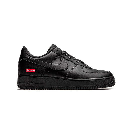 Nike Air Force 1 Low Nera con Dettagli Supreme Rosso